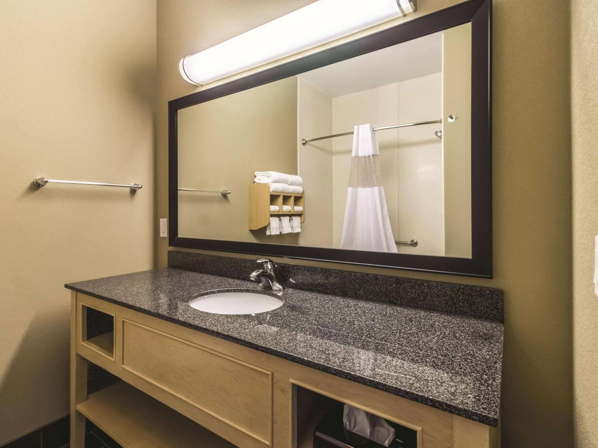 מלון La Quinta By Wyndham Fargo-Medical Center מראה חיצוני תמונה