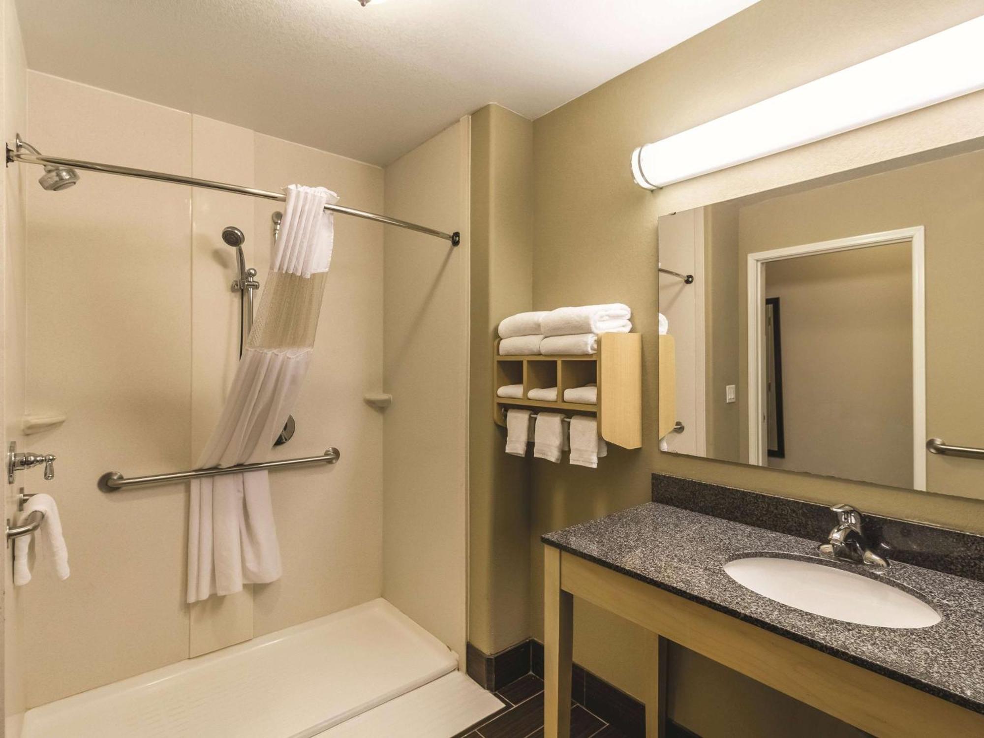 מלון La Quinta By Wyndham Fargo-Medical Center מראה חיצוני תמונה